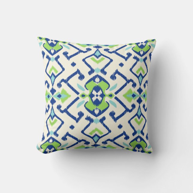Chic geometrisch-grünes blaues Ikat-Stammmuster Kissen (Vorderseite)