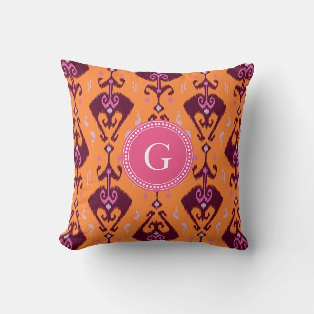 Chic girange-orange ikat tribal pattern monogram kissen (Vorderseite)