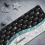 Chic Girl Imitate Silver Glitzer Schwarz aquamarin Schreibtischunterlage<br><div class="desc">Chic Girly Imitate Silver Glitzer schwarz aquamarine Monogramm Schreibtischmatte. Fügen Sie Ihrem Zuhause-Büro oder Studentenwohnheim eine Touch Glitzer und Glanz mit dieser eleganten Schreibtischmatte hinzu. Um es besonders zu machen, ist es auch mit Monogramm und personalisiert mit Namen oder Initialen. Klicken Sie auf den Link "Weiter" und verwenden Sie das...</div>