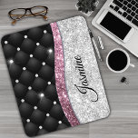 Chic Girl Imitate Silver Glitzer Schwarz Pink Mono Mousepad<br><div class="desc">Fügen Sie Ihrem Zuhause-Büro oder Studentenwohnheim mit diesem personalisierten Mauspad eine Touch Glitzer und Glanz hinzu. Dieses elegante Design-Template verfügt über elegante mädchenhafte Imitate silber und rosa Glitzer und Nashörner mit schwarzem Tuffstein-Design. Um es besonders zu machen, ist es auch mit Monogramm und personalisiert mit dem Namen in gelb. Klicken...</div>
