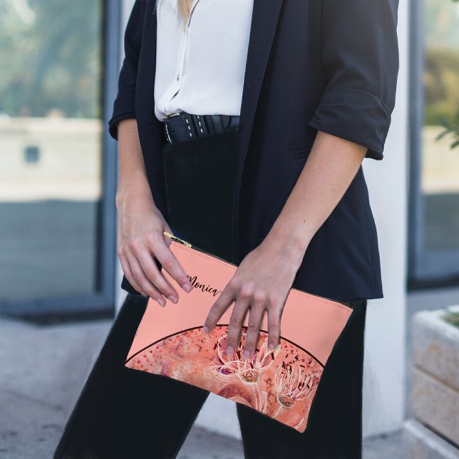 Chic Girly Lmon Pink Blume Zubehörtasche (Chic Girly Salmon Pink Flowers Accessory Pouch MOCKUP 2)