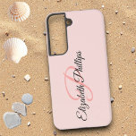 Chic Girly Misty Rose Monogram Letter Samsung Galaxy Hülle<br><div class="desc">Dieses Gehäuse zeichnet sich durch eine unangenehme Hintergrundfarbe in der Rose mit schwarzem Skriptnamen und rosa Anfangsbuchstaben aus. Personalisieren Sie die Textfelder, entfernen Sie jeden beliebigen Text oder wählen Sie mit dem Tool Design bearbeiten einen Schriftstil, Schriftgröße und Farbe aus, die Sie möchten. Sie können auch eine Groß-/Kleinschreibung für einen...</div>