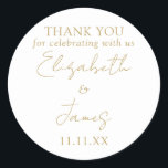 Chic Gold Elegante Script Wedding Vielen Dank Runder Aufkleber<br><div class="desc">Diese goldminimalistisch elegante Skript Hochzeit danke Ihnen Aufkleber kann mit Ihren Informationen in chic Typografie personalisiert werden. Entwickelt von Thisisnotme©</div>