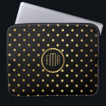 Chic Gold Polka Punkte auf Schwarz mit Monogramm Laptopschutzhülle<br><div class="desc">Dieses Design ist eine schicke Computerhülle für Modebewusste und zeichnet sich durch ein goldenes Polka-Punktmuster auf einem kontrastierenden schwarzen Hintergrund mit passendem runden Rahmen und Ihrem individuellen Monogramm aus. Bearbeiten Sie den Beispieltext einfach mit Ihren Initialen. Die goldenen Farben, die in diesem Design verwendet werden, haben eine subtile Schattierung und...</div>