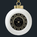 Chic Gold Wirbel Diamond 50 Jahre Hochzeit Keramik Kugel-Ornament<br><div class="desc">Eleganter Golddiamant und Wirbel 50. Hochzeitstag Schmuck.</div>