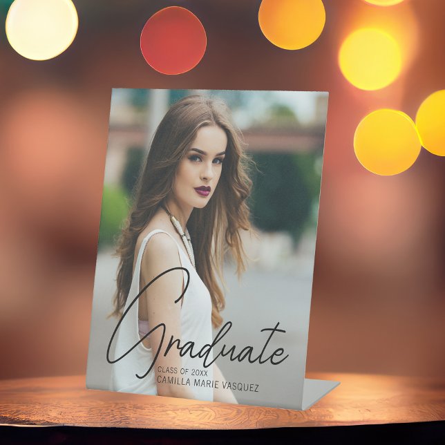 Chic Graduate Foto Black Script Graduation Party Sockelschild (Von Creator hochgeladen)