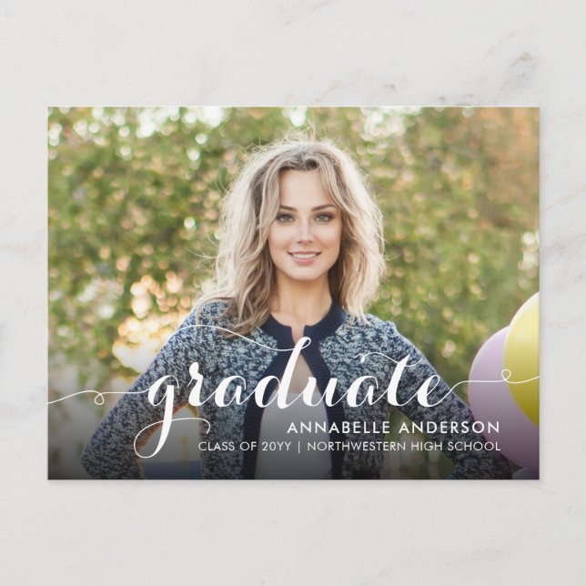 Chic Graduate Script Typografy Graduation Party Einladungspostkarte (Vorderseite)