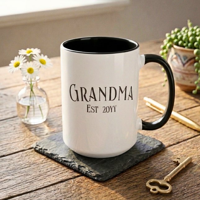 Chic Grandma Established Personalize Name Year Tasse (Von Creator hochgeladen)