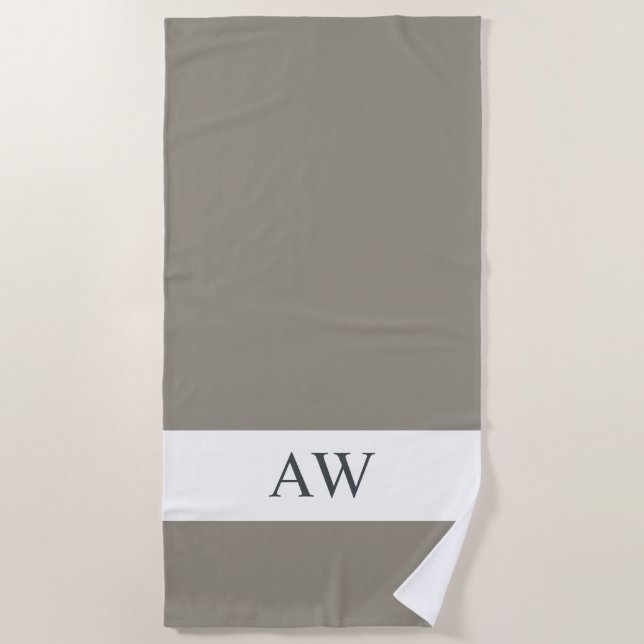 Chic Gray White Mit Monogramm Strandtuch (Vorderseite)