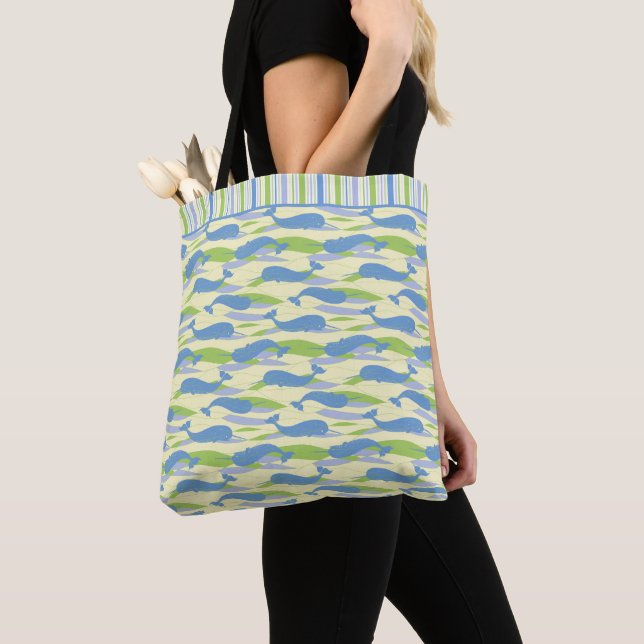Chic Green & Gray Narwhal Allover Print Tasche (Von Nahem)