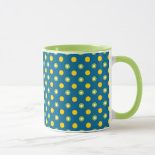 Chic Green Yellow Polka Dots auf Blue Ringer Tasse