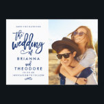 Chic Hand Letted Save the Date Foto Navy<br><div class="desc">Diese elegante und moderne Foto-Save the Date-Karte verfügt über einen schönen,  schwarzen Pinsel-Script-Schriftart. Besuchen Sie den Shop,  um die Erholung der Sammlung aus der Chic Typografy Suite zu sehen.</div>