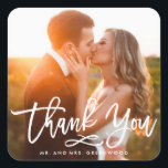 Chic Hand Letter Dankeschön Foto Quadratischer Aufkleber<br><div class="desc">Diese stylischen Vollblutkleber mit Foto-Aufklebern sind mit einem hübschen,  freischaffenden,  handgeschriebenen Skript ausgestattet,  das "Danke" sagt. Personalisieren Sie mit Ihrem bevorzugten Foto.</div>