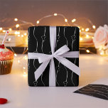 Chic Heart Links zu Black Wedding Wrapping Paper Geschenkpapier<br><div class="desc">Das Hochzeitsverpackungspapier weist ein minimalistisches Herz-Link Muster in einem silber-schwarzen Farbschema auf. Es ist perfekt für jedes Ehepaar,  von Verlobungen und Hochzeiten bis zu Jubiläen und besonderen Geburtstagen. © Wafa Y. Dahdal - Alle Rechte vorbehalten.</div>