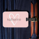 Chic Heart Personalisiert Blush Pink Gepäckanhänger<br><div class="desc">Dieses rot-rosa Gepäckanhänger ist mit Ihrem Namen in einem einfachen Schriftart über einem großen weißen Herz personalisiert. Ideal für Sie,  für Ihre Brautmädchen,  Buchklub,  Abschluss Geschenk,  Geburtstagsgeschenk,  Geschenk des Lehrers,  Reiseliebhaber oder für jeden Anlass. PASSENDE Artikel und mehr Farben in unserem Geschäft.</div>