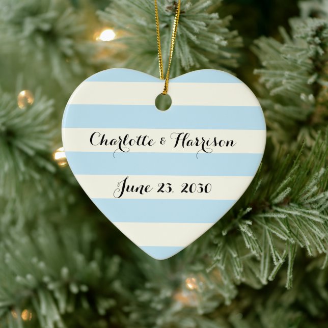 Chic hellblau Stripes Skriptnamen Keramik Ornament (Baum)