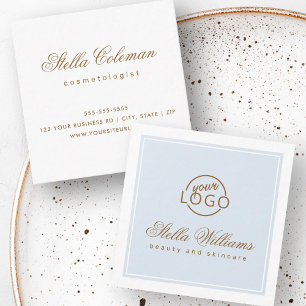 Chic helle staubblaues Logo minimalistisch Quadratische Visitenkarte