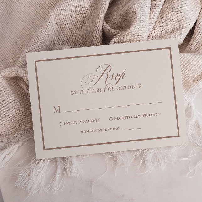 Chic Ivory and Taupe Border | Luxe Neutral Wedding RSVP Karte (Von Creator hochgeladen)