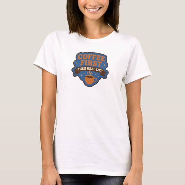 Chic KAFEE ZUERST DANN DAS ECHTE LEBEN Graphic Tee (Vorderseite)
