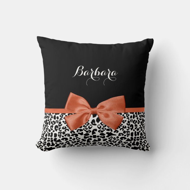 Chic Leopard Print Burnt Orange Bogen mit Namen Kissen (Vorderseite)