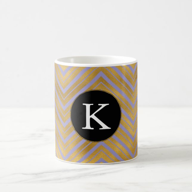 Chic Lila Gold Zickzack Monogram Kaffeetasse (Mittel)