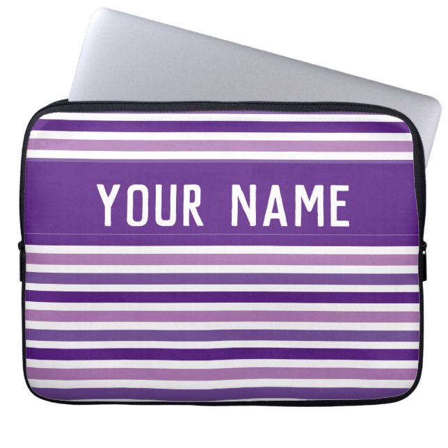 Chic Lila & White Stripes Individuelle Name Laptopschutzhülle (Vorderseite)