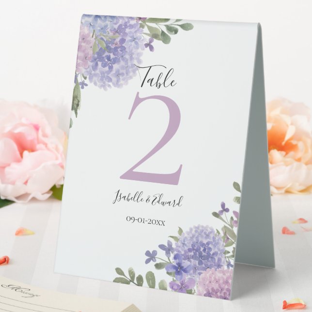 Chic Lilac und Blue Hydrangea Floral Wedding Guest Tischaufsteller (In Situ (Hochzeit))