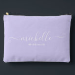 Chic Minimal Iris Lila Personalisiert Bridesmaid Zubehörtasche<br><div class="desc">Mit unserem schicken Minimalistischen Iris Lila Personalisierten Bridesmaid Accessoires Pouch, einem stilvollen und vielseitigen Geschenk, das Ihre Brautjungfrauen in Eleganz feiern soll. Dieses Accessoire ist der Inbegriff des modernen Chic, perfekt für jeden Anlass, von Bräunungsvorschlägen bis zu Brautpartys. Dieses Lila Iris-Farbtupfer in minimalistischem Design strahlt Eleganz aus. Seine Einfachheit und...</div>
