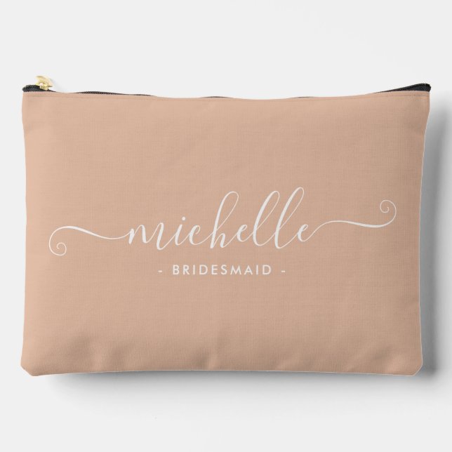 Chic Minimal Sand Beige Personalisiert Bridesmaid Zubehörtasche (Vorderseite)