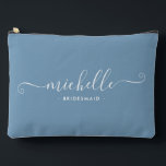 Chic Minimalistisch Lake Blue Personalisiert Bride Zubehörtasche<br><div class="desc">Mit unserem schicken Minimalistischen Lake Blue Bridesmaid Accessoires Pouch, einem stilvollen und vielseitigen Geschenk, das Ihre Brautjungfrauen in Eleganz feiern soll. Dieses Accessoire ist der Inbegriff des modernen Chic, perfekt für jeden Anlass, von Bräunungsvorschlägen bis zu Brautpartys. Dieses minimalistische Design besticht durch eine blau-blaue Farbe, die raffiniert wirkt. Seine Einfachheit...</div>