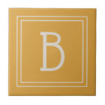 Chic Mit Monogramm Golden Yellow & Off White Initi Fliese<br><div class="desc">Modernes und stilvolles personalisiertes Monogramm ergänzt die schlichte Dekoration mit goldgelben und cremefarbenen Zierkacheln. Tolle Geschenkidee! Einfach mit dem Design-Tool anpassen, um es zu Ihrem eigenen machen! Kontaktieren Sie mich unter beachpausedesigns@gmail.com wenn Sie Hilfe benötigen oder Fragen zu diesem oder einem unserer Designs haben. Weitere Designoptionen und Farben sind verfügbar....</div>