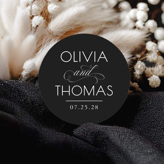 Chic Modern Minimalistisch Typografy Black Wedding Runder Aufkleber (Black Modern Wedding Seals)