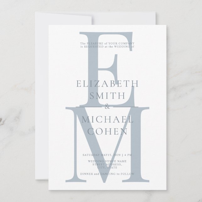 Chic Modern Monogram Initial Dusty Blue Wedding Einladung (Vorderseite)