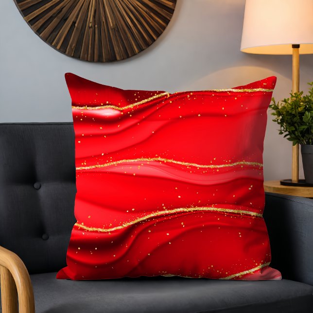 Chic Modern Red Abstrakt Wave Gold Glitzer Sparkle Kissen (Von Creator hochgeladen)
