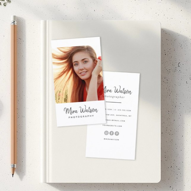 Chic Modern Script Typografy Simple Fotograf Visitenkarte (Von Creator hochgeladen)