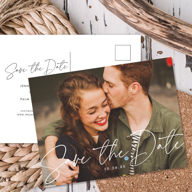 Chic Modern Script Wedding Foto Save the Date Ankündigungspostkarte (Von Creator hochgeladen)