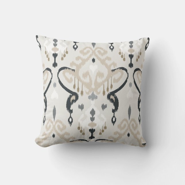 Chic modernes beige Schwarz-weißes ikat Stammes- Kissen (Vorderseite)