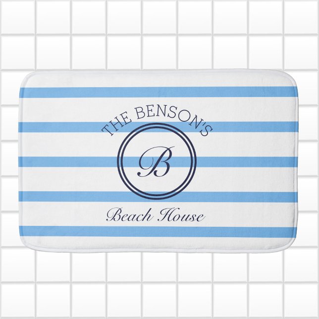 Chic Monogram Blue Stripes Family Name Beach House Badematte (Von Creator hochgeladen)