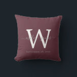Chic Monogram Burgundy Wedding Keepake Kissen<br><div class="desc">Elegantes mit Monogramm Hochzeitskissen mit Ihren Namen und Hochzeitsdatum in grauer handgeschriebener Chic-Schrift-Kalligraphie und Monogramm in moderner Typografie auf bordeauxfarbenem Hintergrund. Fügen Sie einfach Ihre Namen, Monogramm und Hochzeitstermin ein. Großartiges Geschenk für ein frisch verheiratetes Paar. Exklusiv für Sie entworfen von Happy Dolphin Studio. Wenn Sie Hilfe oder passende Produkte...</div>