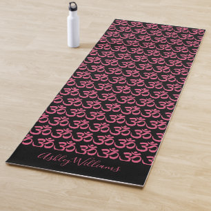 Chic Monogram Hot Pink Om Symbol Pattern Schwarz Yogamatte