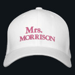 Chic Mrs Last Name rot pink weiß Bestickte Baseballkappe<br><div class="desc">Chic Mrs Last Name rot Rosa weiß bestickte Baseball-Kapsel Erhältlich in vielen Farben und Optionen</div>