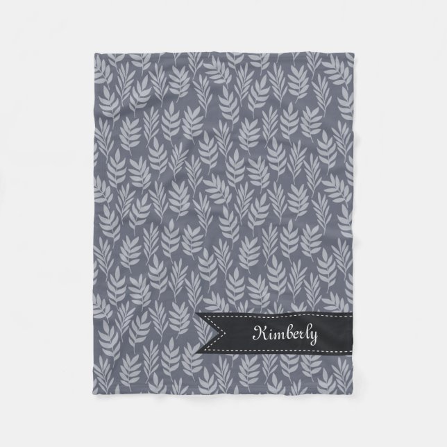 Chic Name mit elegantem Slate Gray Blätter Muster Fleecedecke (Vorderseite)