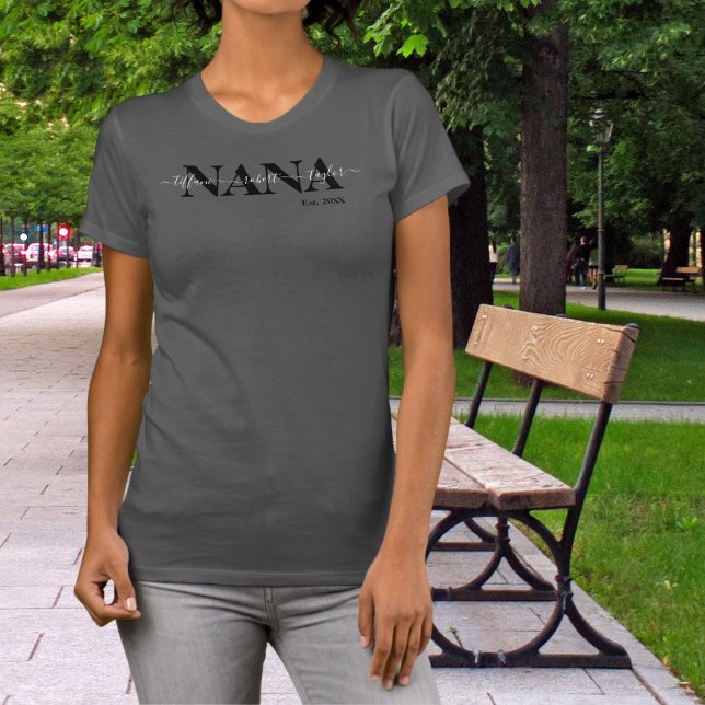 Chic Nana mit Kids Names Year T - Shirt (Von Creator hochgeladen)
