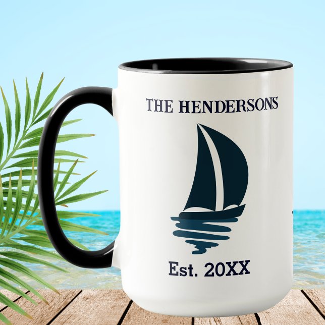 Chic Navy Blue Boat Family Name Yacht Tasse (Von Creator hochgeladen)