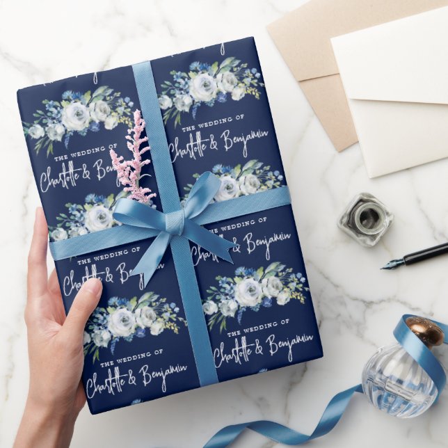 Chic Navy Blue White Peony Floral Custom Wedding Geschenkpapier (Schenken)
