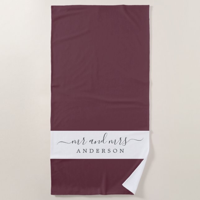 Chic Newlywed Mr. Burgundy Mit Monogramm Strandtuch (Vorderseite)