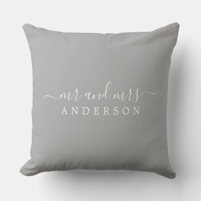 Chic Newlywed Mr. Gray Monogram Kissen (Vorderseite)
