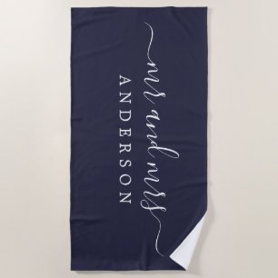 Chic Newlywed Mrs Dark Blue Mit Monogramm Strandtuch