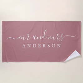 Chic Newlywed Mrs Monogram Dusty Rose Strandtuch