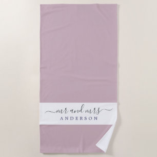 Chic Newlywed Mrs Pastel Lila Mit Monogramm Strandtuch